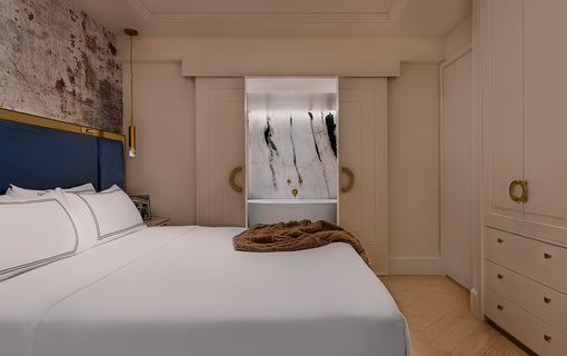 AZUR Legacy Collection Hotel