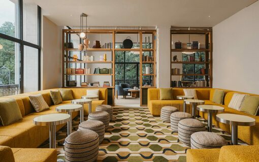 Recess Hotel & Club Savannah